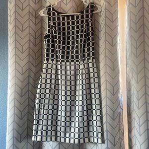 Banana Republic size 0 black and white patterned dress
